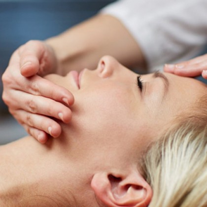 Regalo de Circuito Termal + Tratamiento facial básico en Naiad Wellness Center