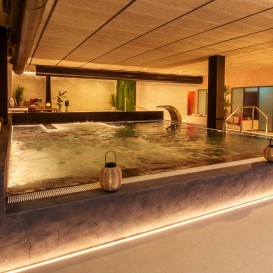 Regalo de Especial Navidad de Lujo | Circuito Spa + Masaje Relajante + Mascarilla Hidratante en AZZ Valencia Congress Spa