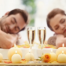 Regalo de ESPECIAL PAREJAS Circuito Playa Granada + Masaje de 25 min + Cena (2 Personas) en Spa Playa Granada H