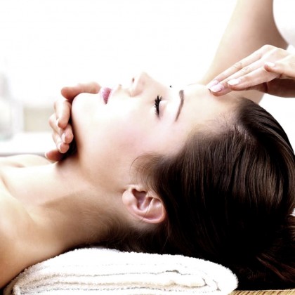 Regalo de Masaje Sensorial de Cabeza y Cuero Cabelludo 30´ en Spa Bodyna Palacio del Bailío