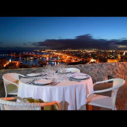 Mesa de Experiência de Presente para duas pessoas com almoço ou jantar nos Paradores