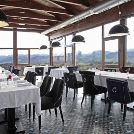 I'm giving you a Puebloastur menu for two at the Hotel Puebloastur