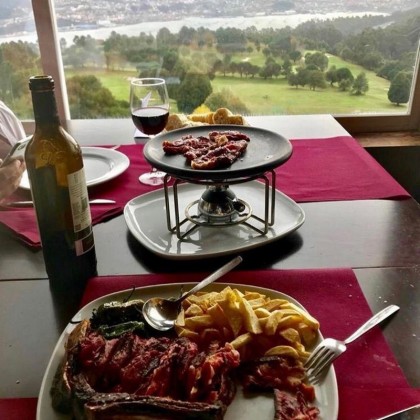 Baptismo de Golfe e Gastro em Casal em Ria de Vigo Golf