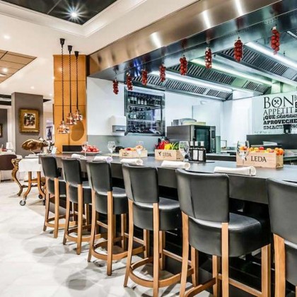 Romantic getaway in the centre of Almeria with a gastronomic dinner and more