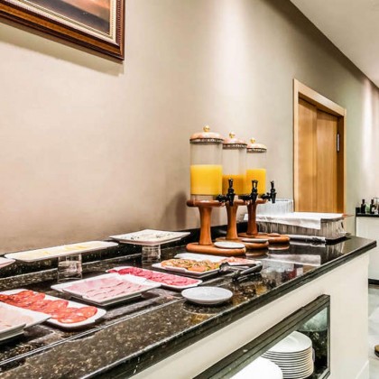 Escapade gastronomique dans le centre d'Almeria avec un menu de dégustation et plus encore
