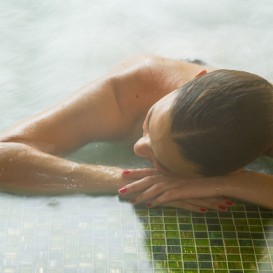 Estadia de 2 Noites, Circuito e Massagem no Spa Hotel Aqua Center Deloix