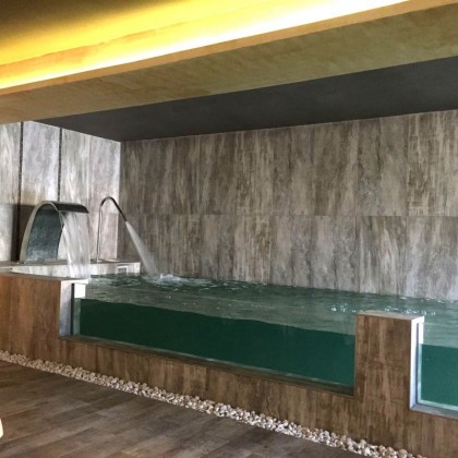 Piscina de Tratamento e Massagem de Cerveja no Tarifa Spa